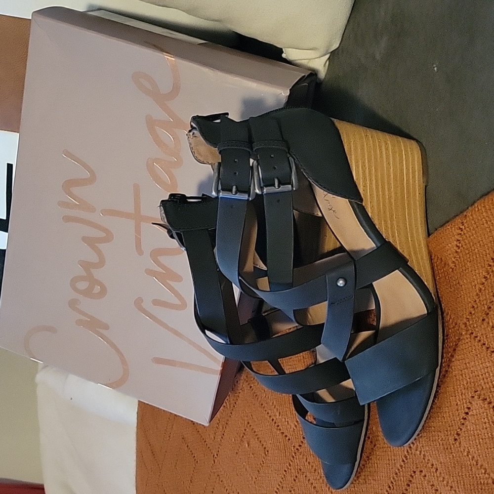 EUC Crown Vintage Black Stappy Wedge Sandals~6